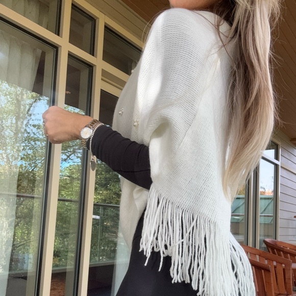 New NWOT couture gems white ivory poncho sweater with pearl beads winter - Picture 4 of 12